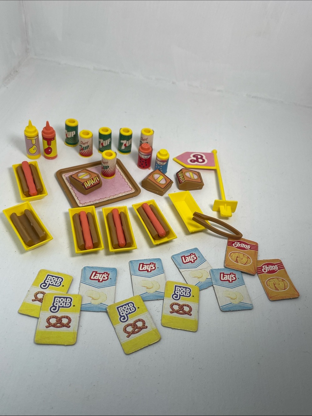 Barbie 1987 California Barbie Hot Dog Stand Parts/ Accessories